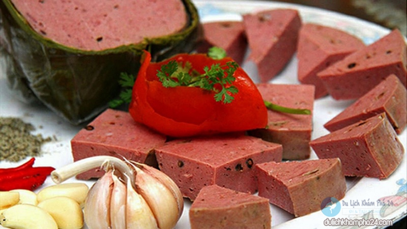 Image: Danang beef rolls