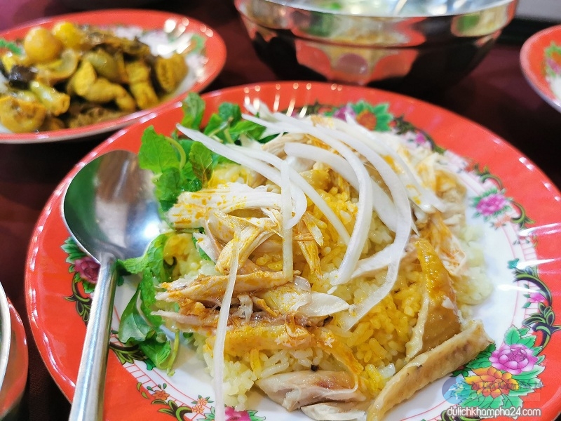 Traveling to Da Nang Hoi An you can enjoy the famous Chicken Rice