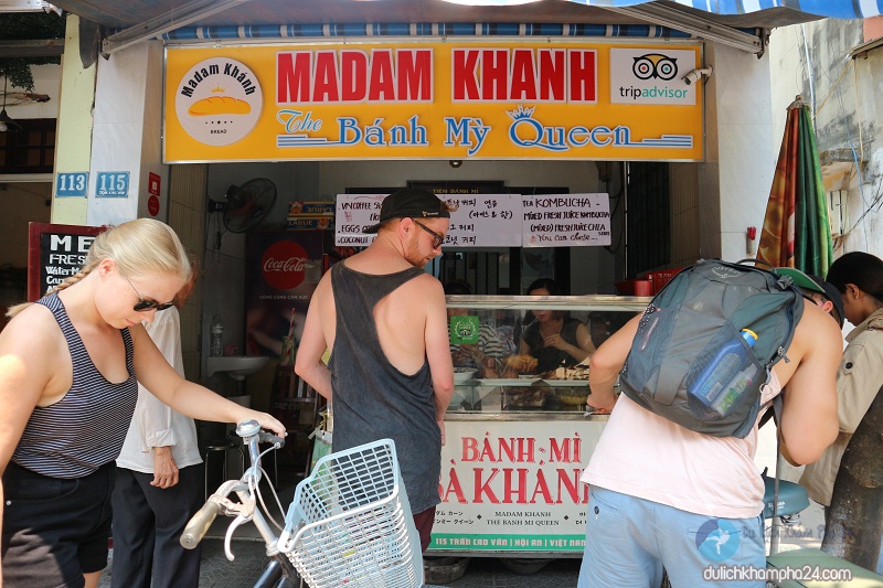 Travel Hoi An - Enjoy bread MADAM KHANH